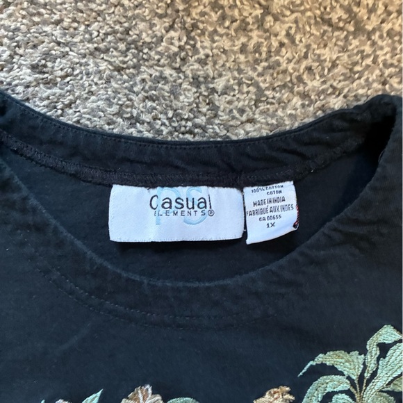 3/$15 Black Graphic T-Shirt - Picture 3 of 3